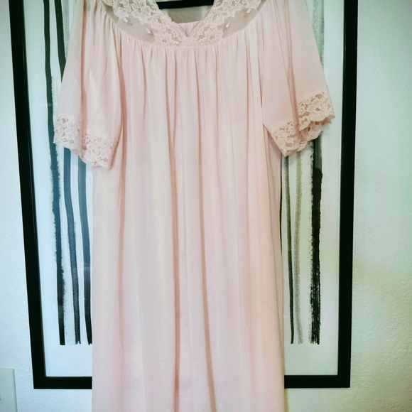 Women's Lace-Trim Nightgown And Button-Front Robe in Pale Pink Peignoir Set - Picture 7 of 7
